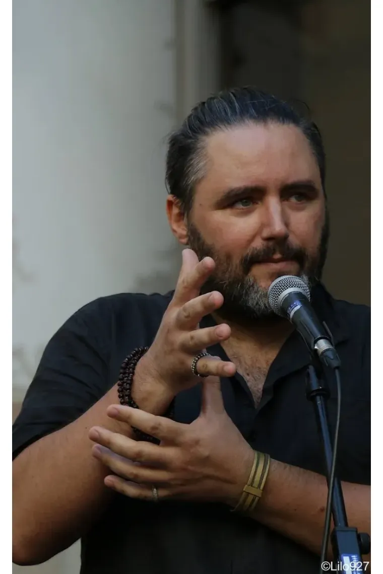 TRATAR DE SER CATARATA CAYENDO HACIA ARRIBA
